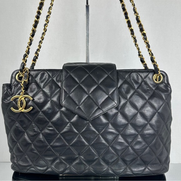 CHANEL CC Logo Matelasse Chain Shoulder Tote Bag Leather - Picture 1 of 14
